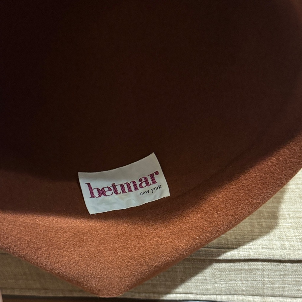 Elegant Brown Wool Hat with Floral Accent - Picture 4 of 4